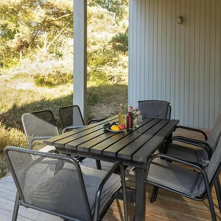 3 Bedroom Awesome In Holiday home *